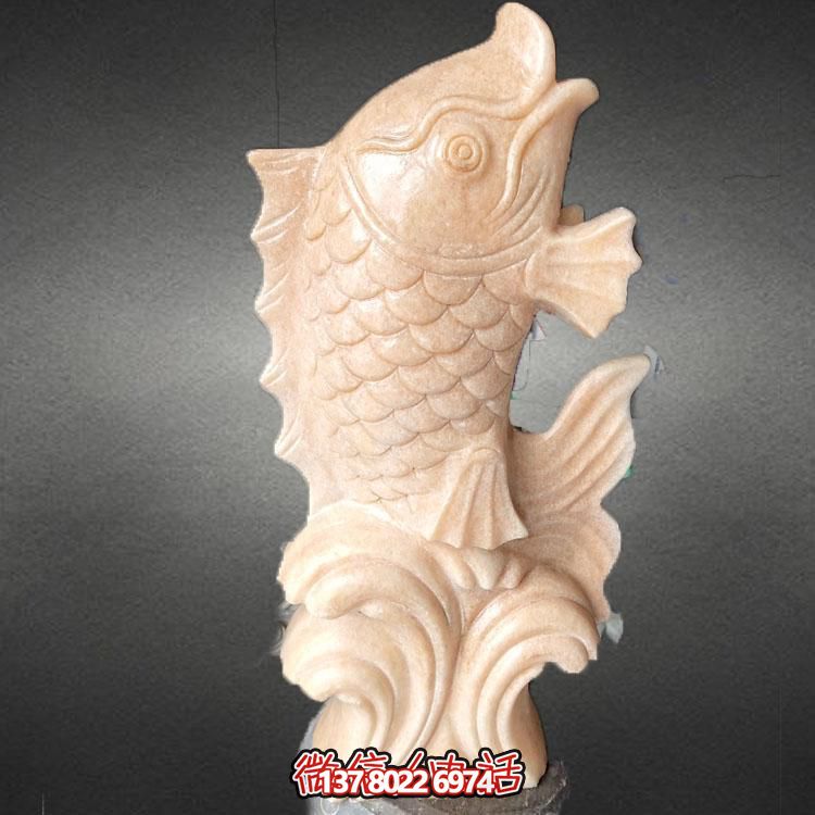 集大理石石雕、水景擺件、鯉魚雕塑于一體的精美藝術(shù)品