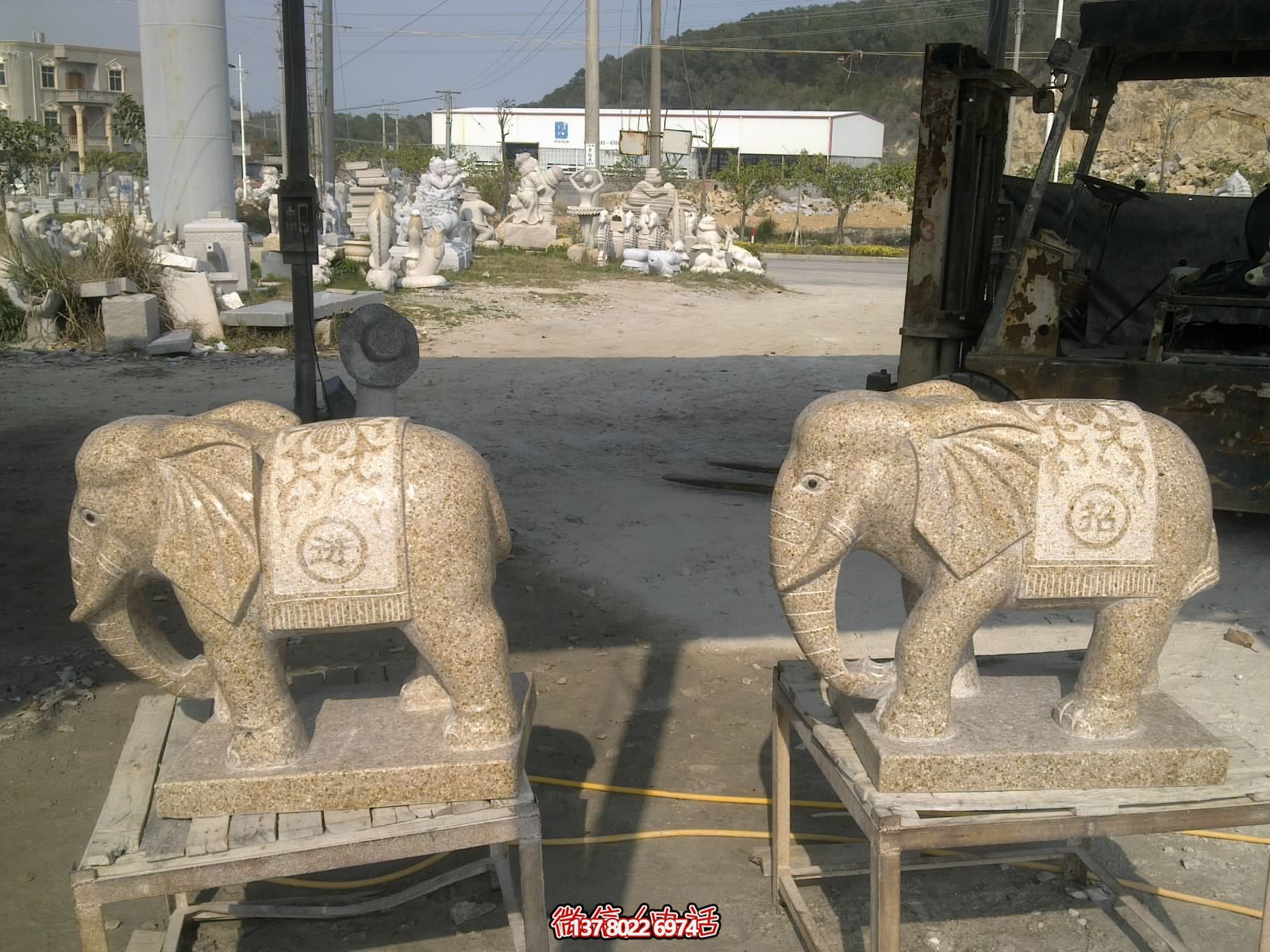 吉祥紅晚霞——?jiǎng)e墅石雕大象雕塑