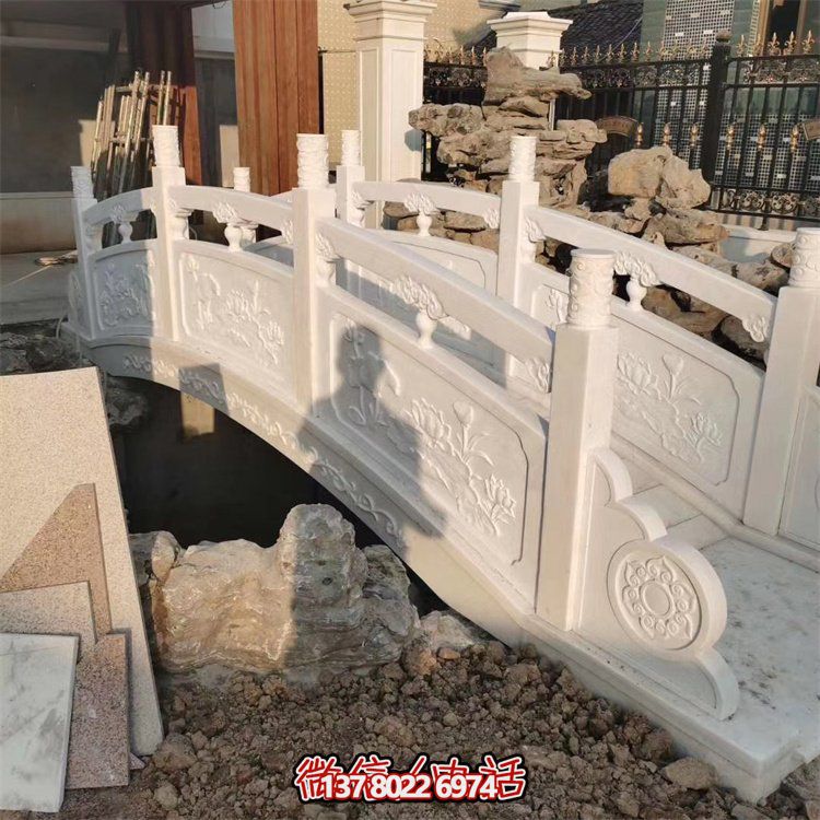 精美大理石雕刻欄桿，為景區(qū)公園拱橋添加裝飾美感和防護功能