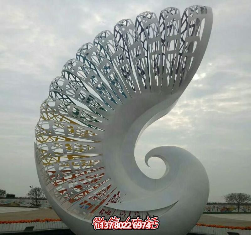 不銹鋼鳳凰雕塑，抽象而鏤空