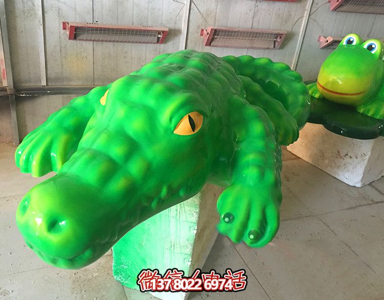 玻璃鋼鱷魚雕塑，為游樂場裝飾添彩