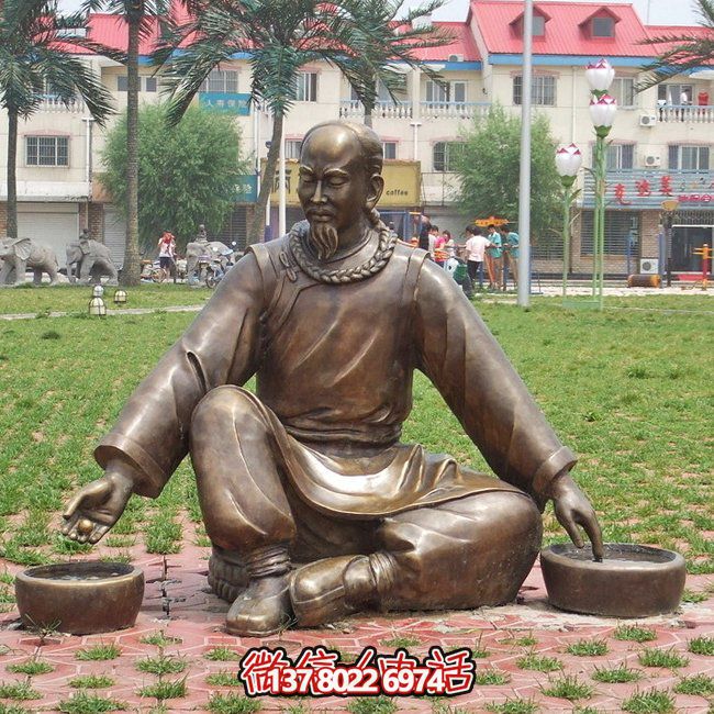 仿銅人物玻璃鋼景觀綠化草坪，提升公園創(chuàng)意氛圍