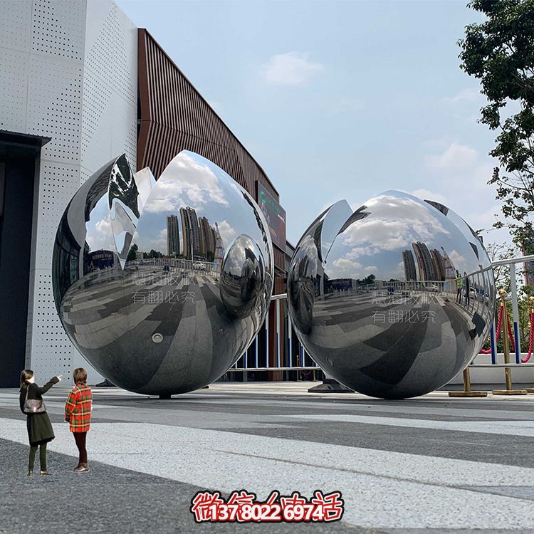 大型不銹鋼鏡面球體雕塑，為你的戶外空間增添獨(dú)特氣息