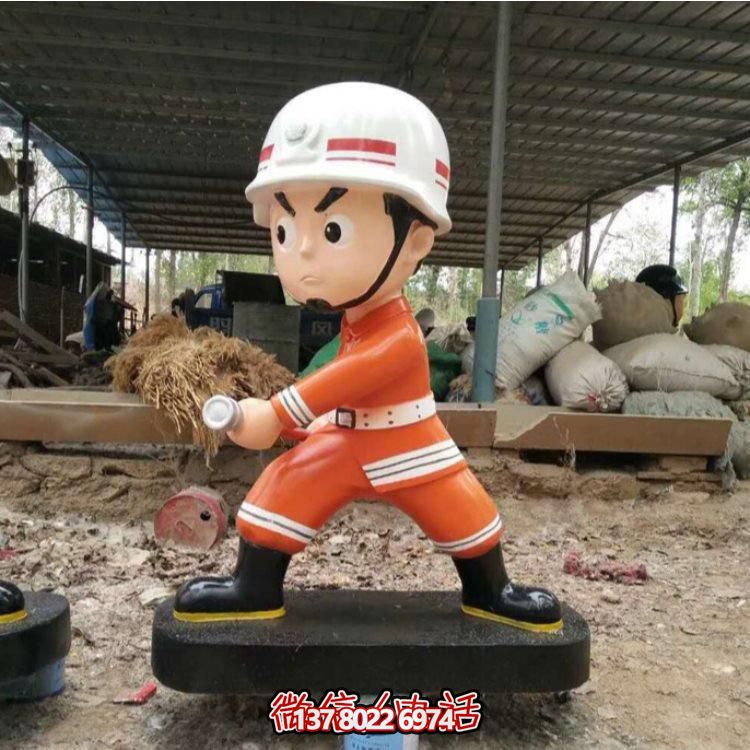 消防英雄銅雕塑像，為廣場添彩