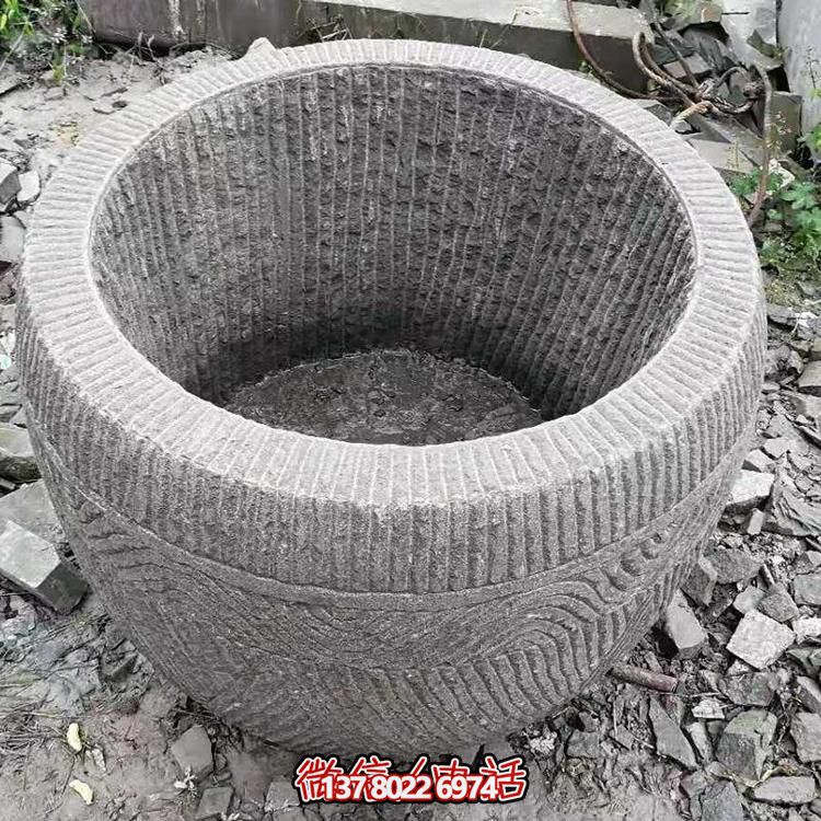 古老石槽，精致圓形養(yǎng)魚(yú)水缸