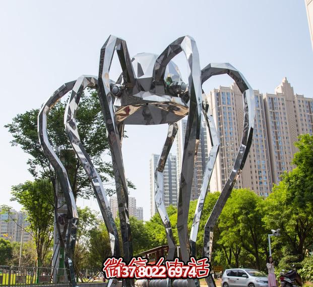 不銹鋼長腿螃蟹雕塑，為公園增添創(chuàng)意裝飾