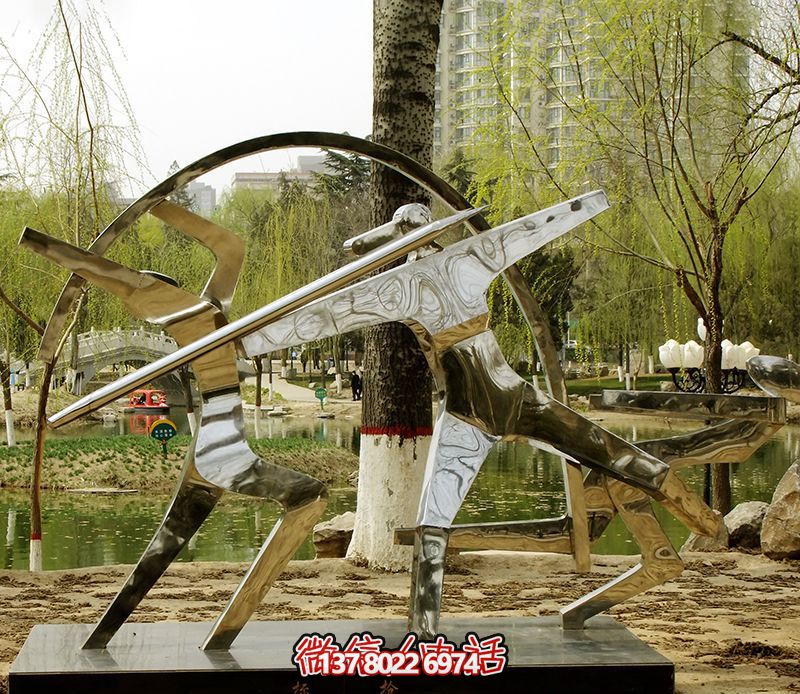不銹鋼鏡面標槍雕塑——精致、創(chuàng)意、華美