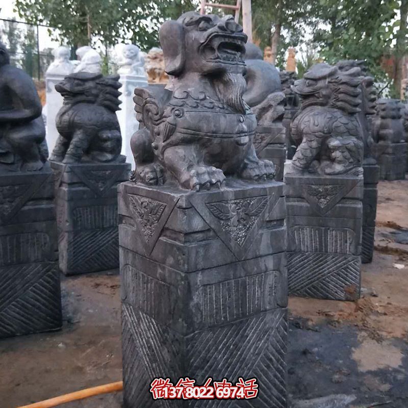 古建筑宮殿門(mén)口擺放獅子仿古拴馬柱